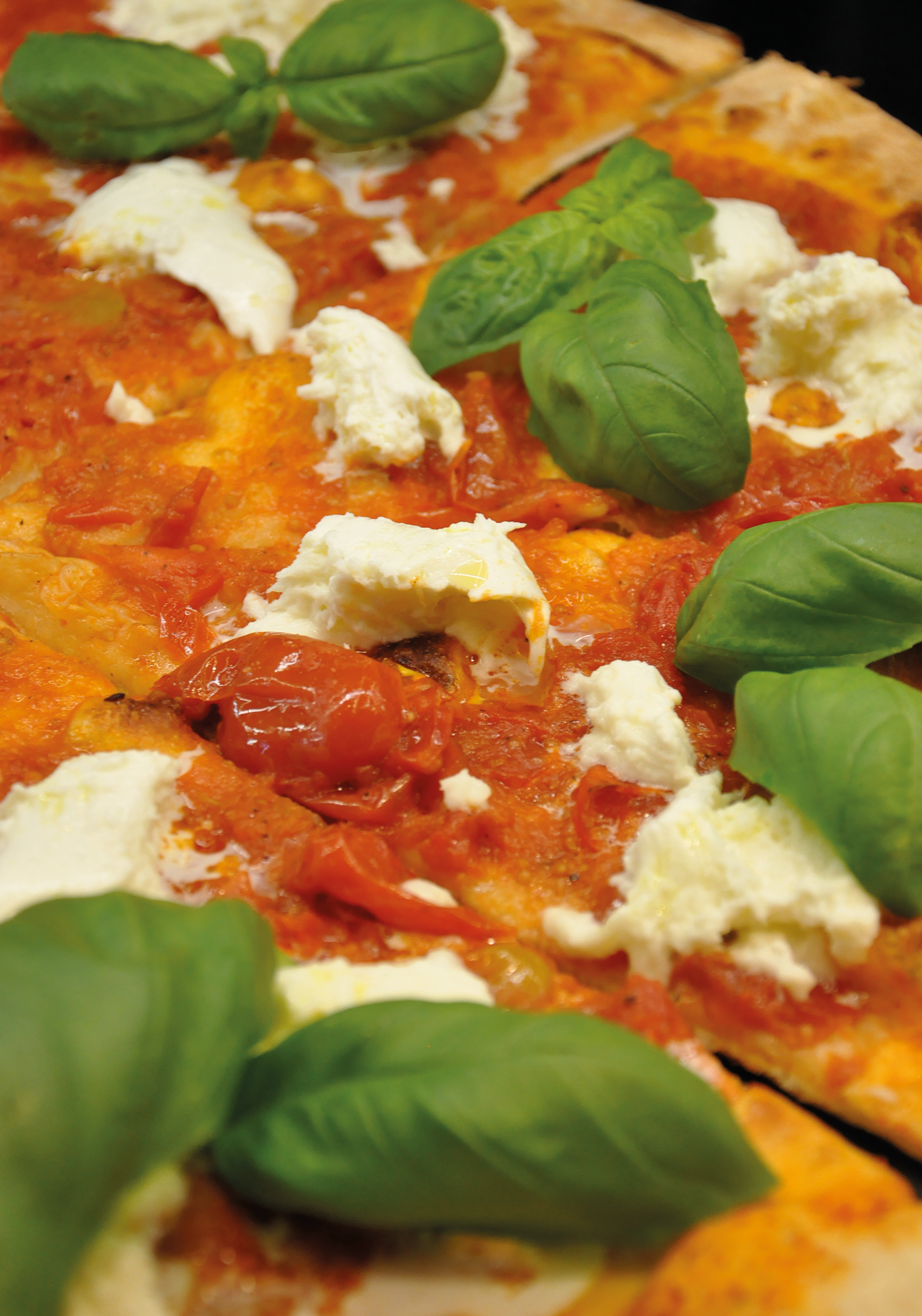 pizza con crema di pomodorini datterini