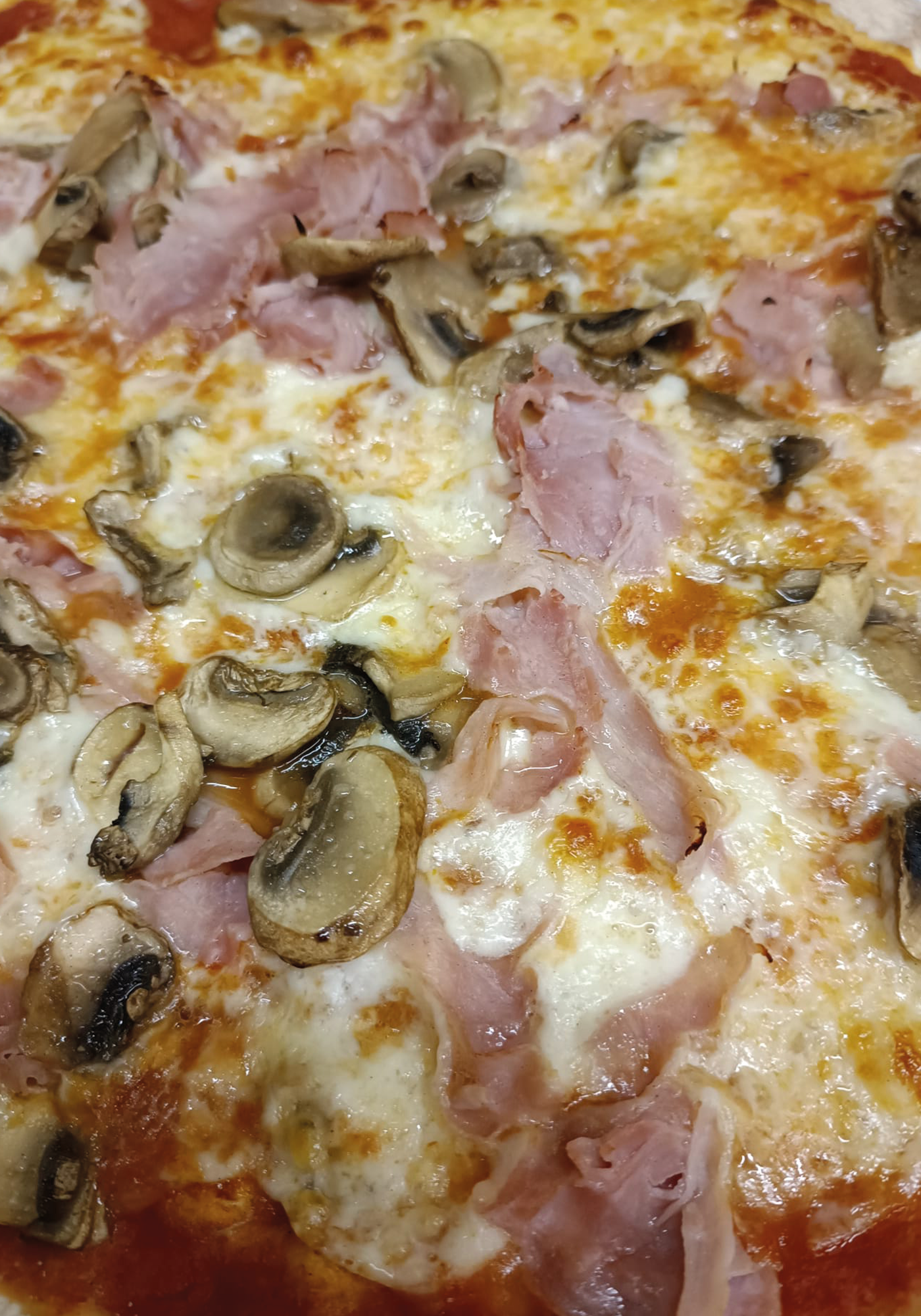 pizza con prosciutto e funghi